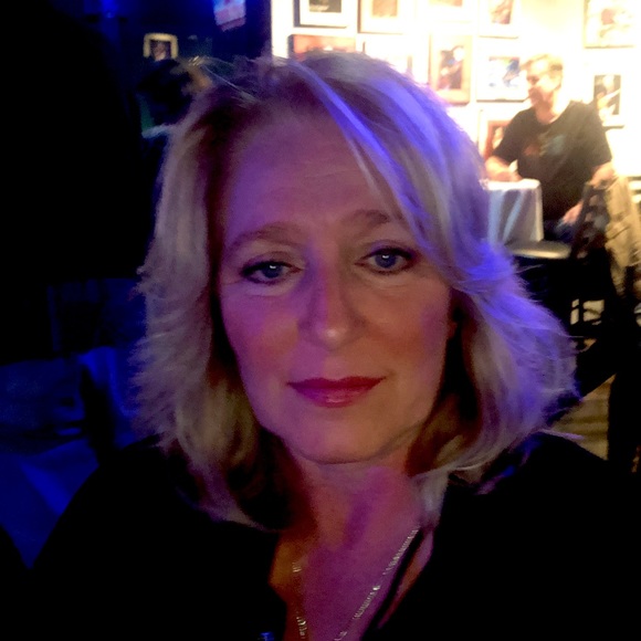 Meet your Posher, Scottsdale Mama - Picture 2 of 3